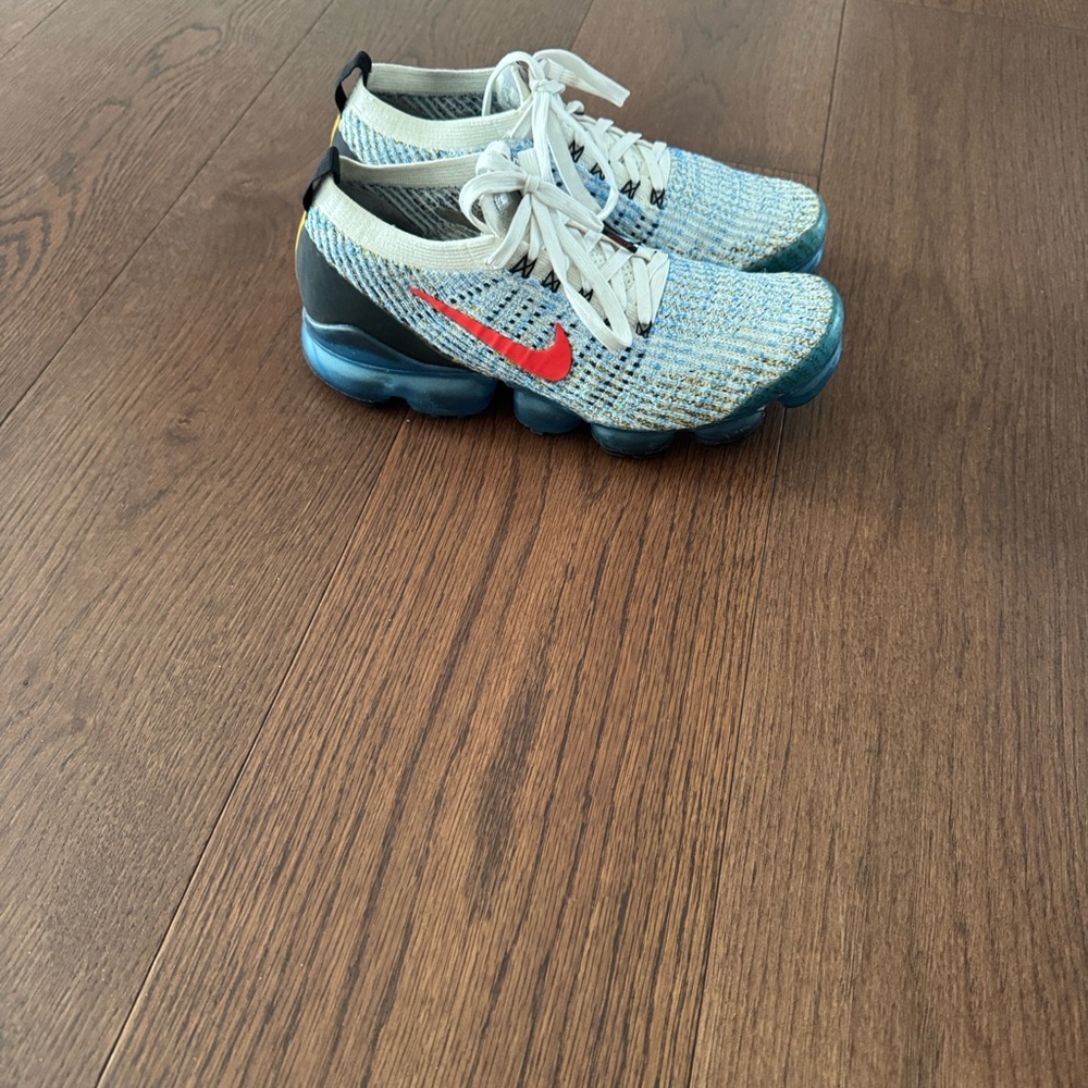 Women’s Nike Vapormax Flyknit 3 Blue Knit Athletic Shoes with Red Swoosh